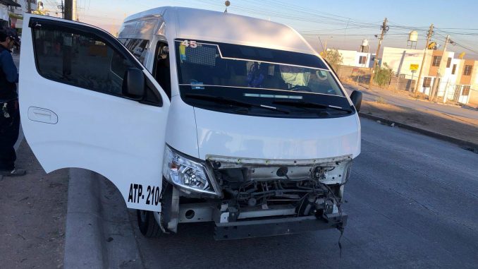 Policía Municipal atiende accidente vehicular sin lesionados