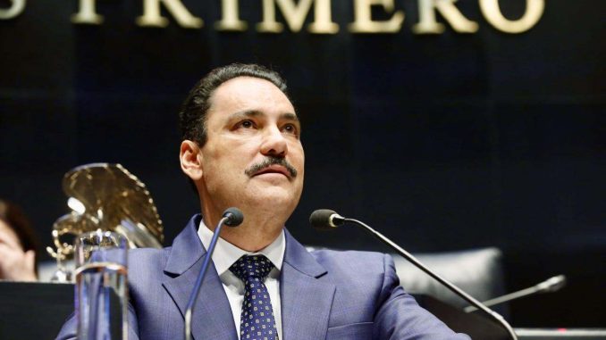 Busca Senador Toño Martín del Campo que Título Universitario sea gratuito para recién egresados