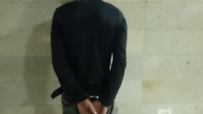 Sujeto es detenido por la Policía Municipal por robo al interior de un vehículo