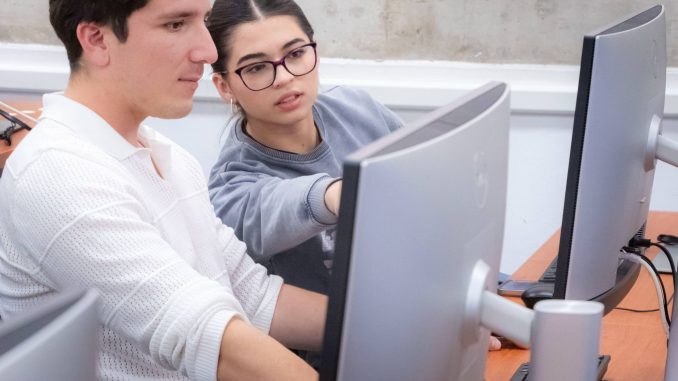Estudiantes de la UAA impulsan la digitalización de empresas