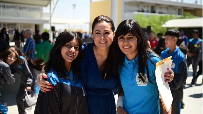 Gobernadora Tere Jiménez entrega infraestructura educativa y reconoce a Ganadores de Olimpiadas Nacionales e Internacionales de matemáticas