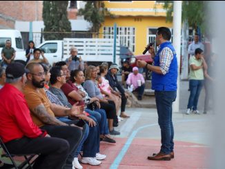Atiende Leo Montañez inquietudes de vecinos del fraccionamiento Soberana Convención