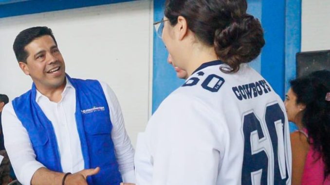 Leo Montañez visitó la Delegación Santa Anita