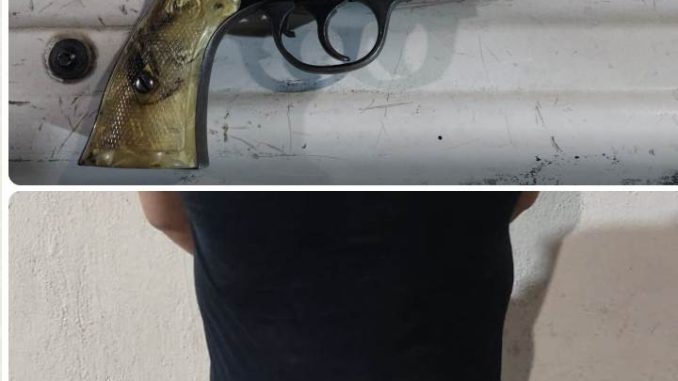 Policía Municipal detiene a un hombre por posesión de arma de fuego
