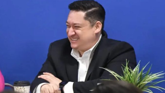 Diputado le mienta la madre a Noroña en conferencia de prensa