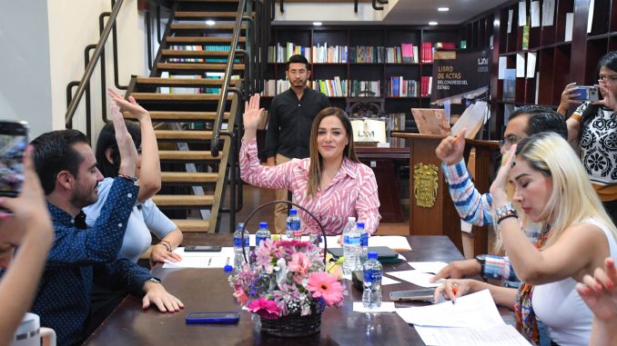 Congresistas avalan en Comisión la figura de obra pública financiada en la Constitución local