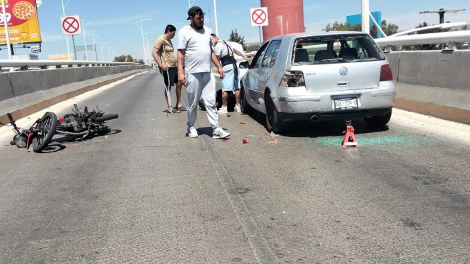 Policía Vial atiende accidente en puente elevado con saldo de una persona lesionada