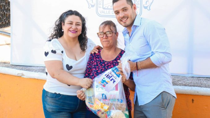Se entregan vales y despensas a familias de las comunidades en Calvillo