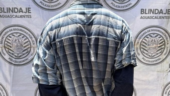 Policía Estatal detiene a una persona por posesión de droga y un arma de fuego