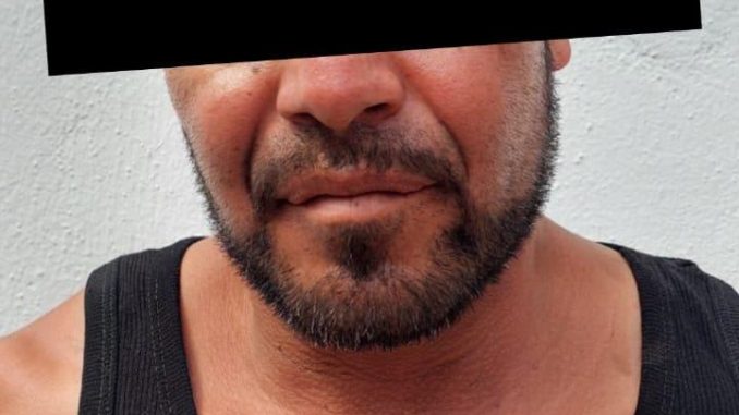 Policía Municipal detiene a hombre en posesión de sustancia ilegal