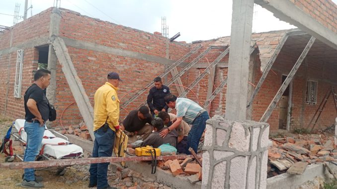 Atienden Efectivos de la Policía Estatal reporte de persona lesionada tras caída de un techo de concreto