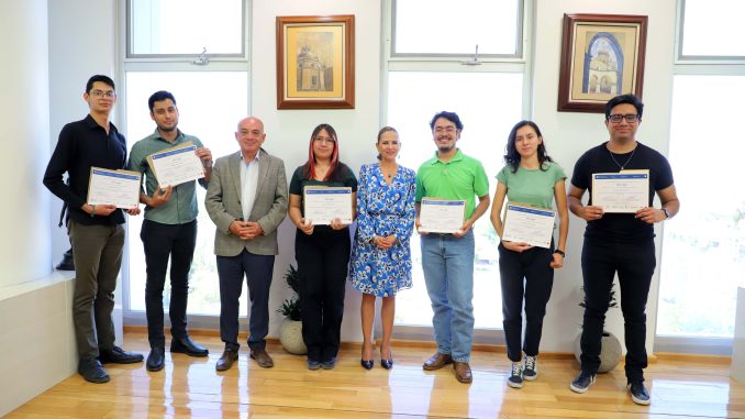 Alumnos de la UAA destacan en concurso de ingeniería biomédica con órtesis robótica
