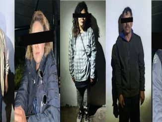 Elementos de la SSPE detectan vehículos con alteraciones y aseguran cinco personas en Lomas de Oriente