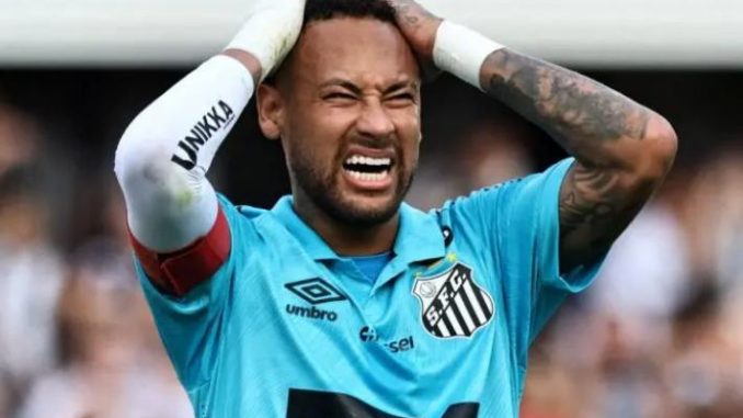 Neymar es expulsado luego de anotar con la mano en su posible despedida del Santos