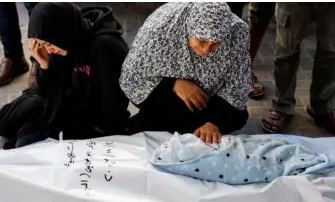 Israel mata al menos a 63 palestinos en Gaza, 7 esperaban comida