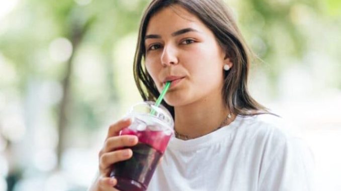 Bebida energética dirigida a mujeres tiene ingrediente que ‘induce a comer desmedidamente’: EPC