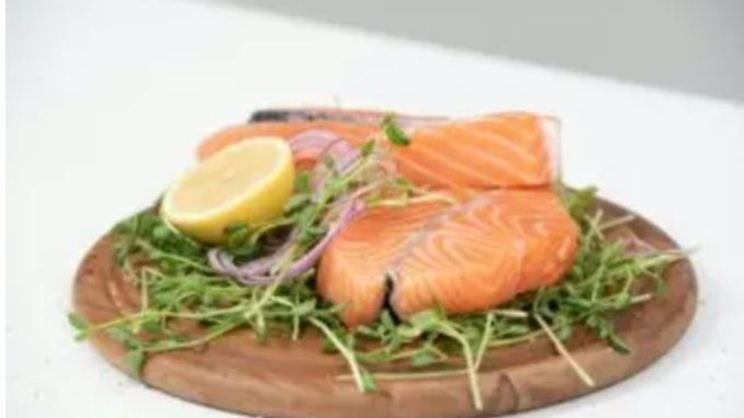 El jugo de limón no cocina el pescado, aunque lo parezca