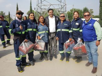 Entrega Leo Montañez uniformes a personal de la Coordinación General de Delegaciones Urbanas y Rurales