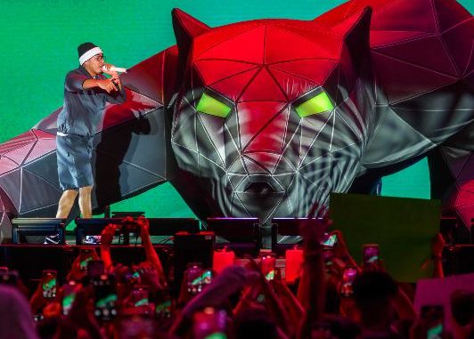 Rauw Alejandro y Myke Towers triunfan en los Premios Tu Música Urbano con 3 galardones