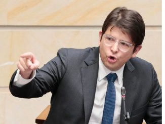 Sheinbaum condena el atentado con Miguel Uribe, aspirante presidencial colombiano