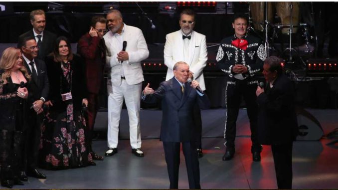 Rinden Homenaje a Marco Antonio Muñiz, "el Lujo de México"
