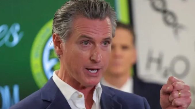 Newsom: Trump está 'destruyendo' la democracia de EU
