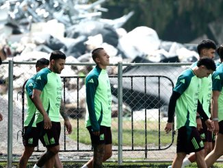 La Selección Mexicana llega en silencio a Los Ángeles, lista para defender el Título
