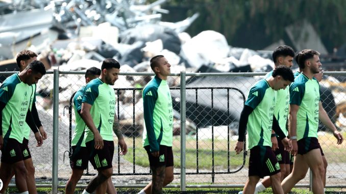 La Selección Mexicana llega en silencio a Los Ángeles, lista para defender el Título