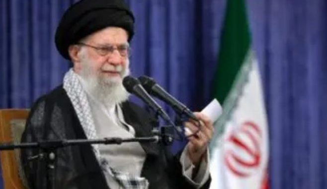 Líder supremo de Irán promete destino 'doloroso y amargo' para Israel tras ataques