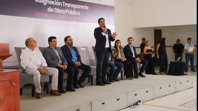 Encabeza Leo Montañez asignación Transparente de obra pública