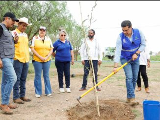 Leo Montañez encabezó Jornada de Arborización en el fraccionamiento de Villa Teresa