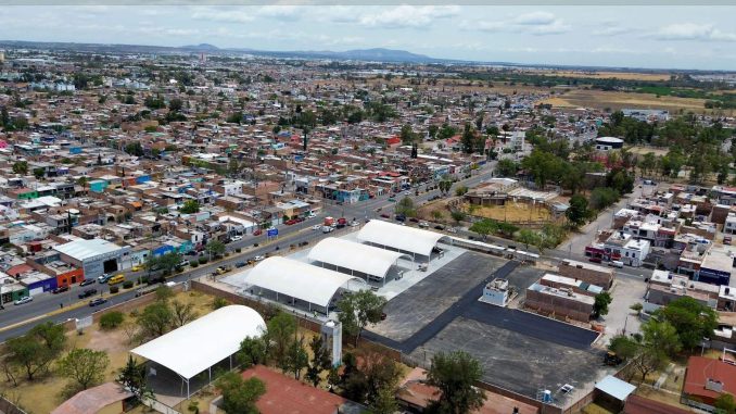 Rehabilitan canchas de básketbol