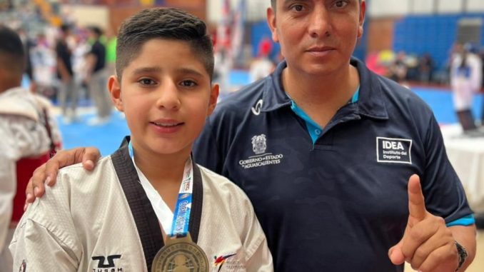 Bryan Reyes Moreno obtiene medalla de oro en la séptima Copa Laguna de taekwondo