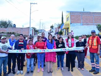 Con una inversión superior a los 6 millones de pesos, Gobernadora Tere Jiménez entrega calles rehabilitadas con concreto hidráulico en Cumbres III