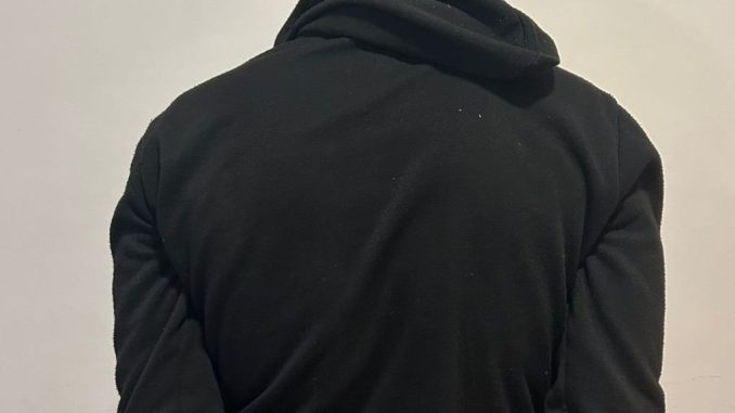 Policías Estatales detienen a sujeto en posesión de droga