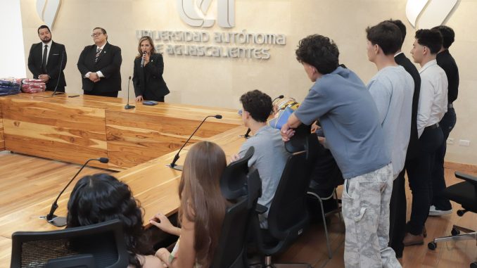 Estudiantes de bachillerato representan a la UAA en los Juegos CONADEMS 2025
