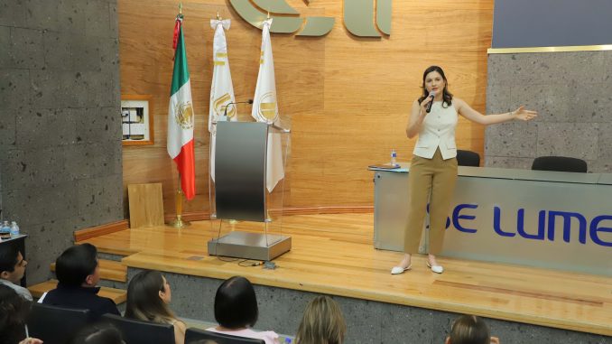 De la UAA para Google Irlanda: Andrea Luna comparte experiencias con alumnos de mercadotecnia
