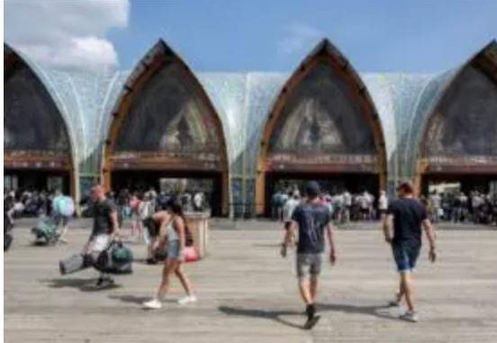 Tras incendio, Tomorrowland abre sus puertas con nuevo escenario principal