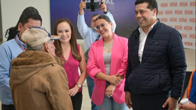 Entregó Leo Montañez aparatos que transformarán la vida de personas con discapacidad auditiva