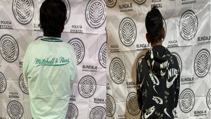 Policías Estatales detienen a dos personas en posesión de sustancias al parecer ilícitas