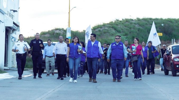 Se reúne Leo Montañez con vecinos del fraccionamiento La Florida I