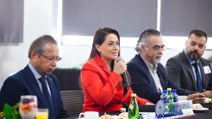 Compromiso de la Gobernadora Tere Jiménez con el sector industrial
