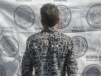 Policías Estatales en coordinación con uniformados de Pabellón de Arteaga detienen a sujeto con Licencia de conducir apócrifa