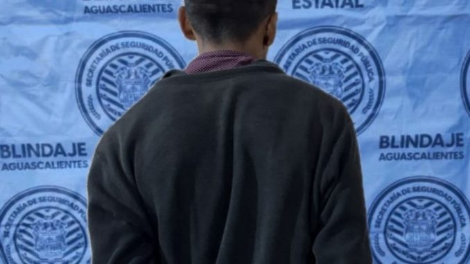 Estatales detienen a sujeto en posesión de un arma prohibida