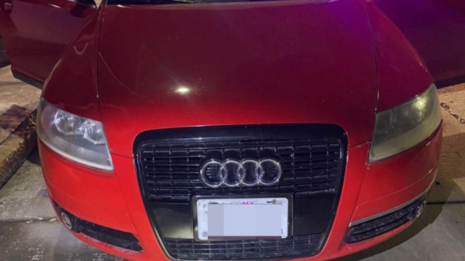 Policías Estatales aseguran vehículo con placas sobre puestas