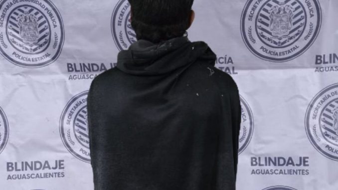 En poder de un envoltorio con más de 60 gramos de hierba verde fue detenido un sujeto por Policías Estatales
