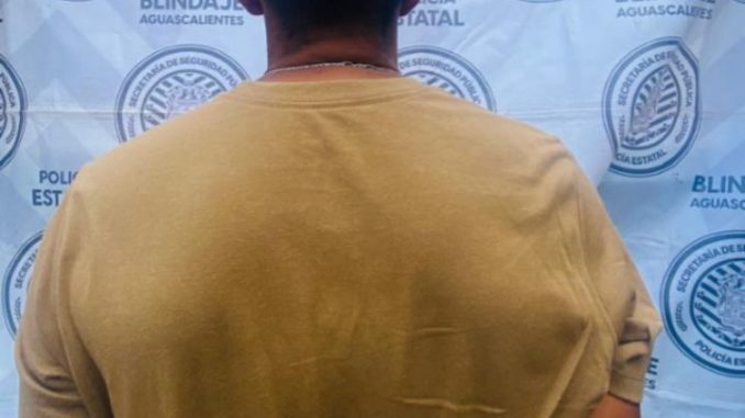 Policías Estatales y Municipales de Asientos detienen a sujeto por posesión de sustancias al parecer ilícitas
