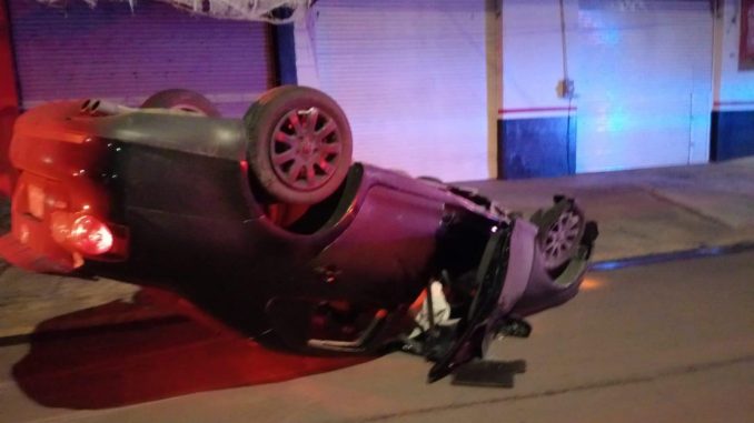 Policía Vial asiste accidente de tránsito tipo volcadura