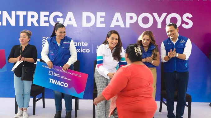 Gobernadora Tere Jiménez entrega material a familias del oriente para mejorar sus viviendas