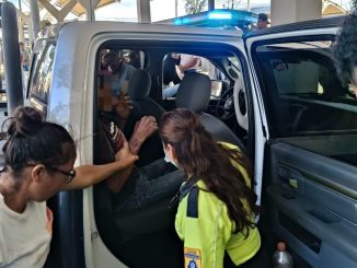 Policía Municipal auxilia a un adulto mayor tras complicaciones de salud